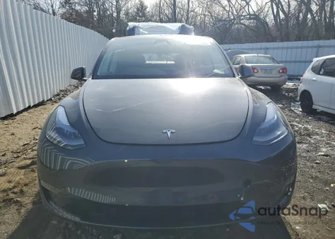 2025 Tesla Model Y z USA, uszkodzony, nr VIN 7SAYGDEE9SF224241
